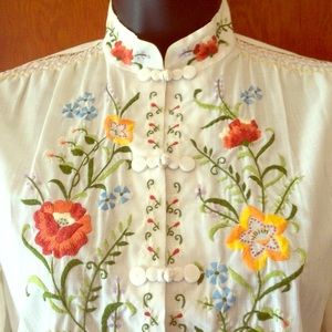 🔹2 for $85🔹 Vintage Embroidered Blouse
